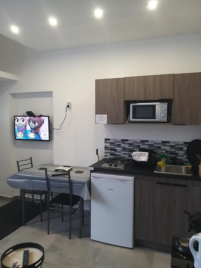 Le Studio Elegance Du Centre Ойонакс Екстериор снимка